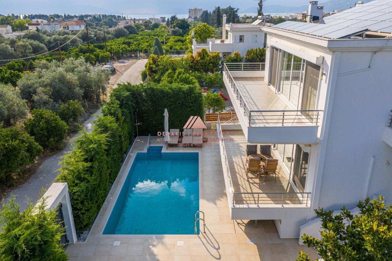 Luxury Villa Loutraki With Private Heated Pool Экстерьер фото