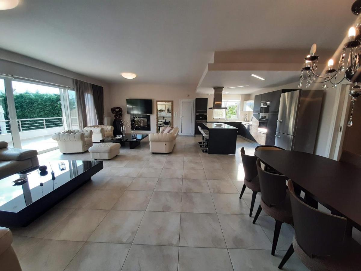 Luxury Villa Loutraki With Private Heated Pool Экстерьер фото