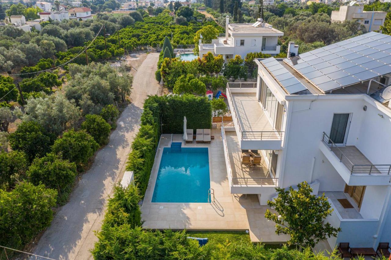 Luxury Villa Loutraki With Private Heated Pool Экстерьер фото