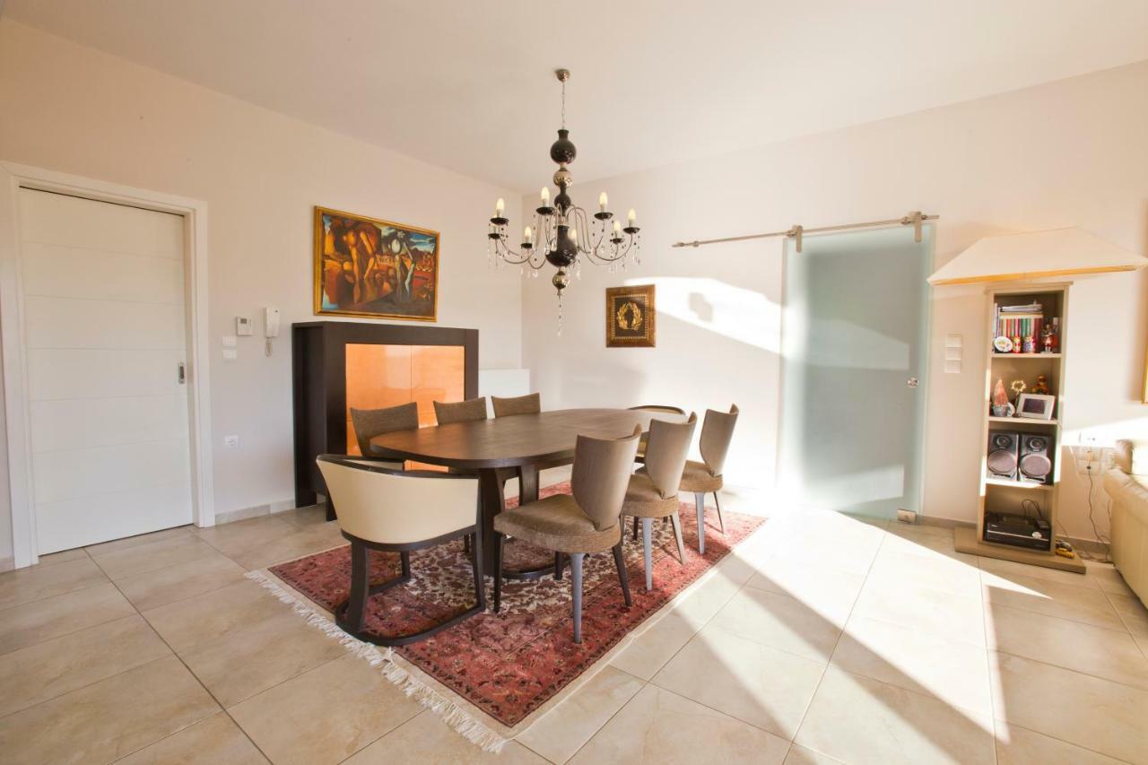 Luxury Villa Loutraki With Private Heated Pool Экстерьер фото